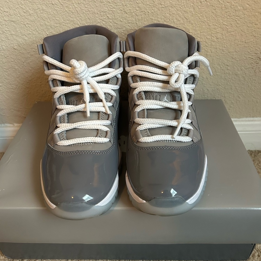 Nike Men Air Jordan 11 Retro Low - Gray and White